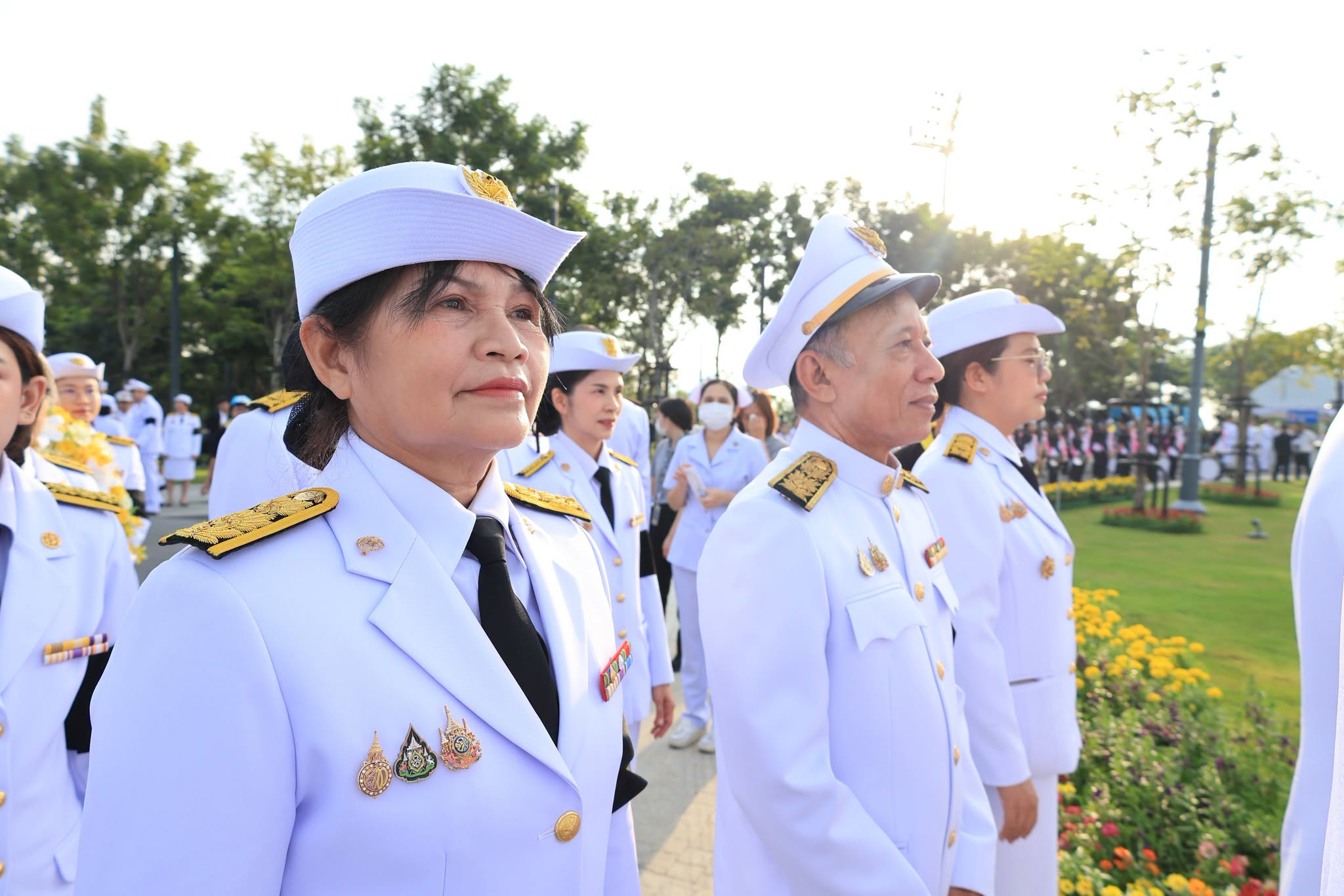 title - ส.ป.ก. ร่วมวางพวงมาลาถวายบังคมพระบรมราชานุสาวรีย์พระบาทสมเด็จพระบรมชนกาธิเบศร มหาภูมิพลอดุลยเดชมหาราช บรมนาถบพิตร เนื่องใน 